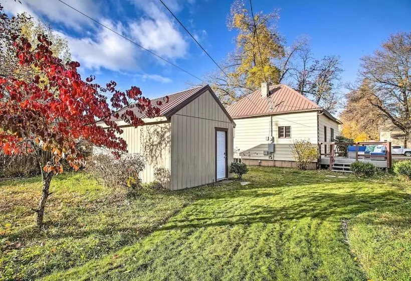 High End & Homey Family Abode: Walk Downtown!