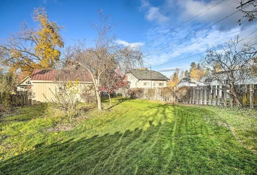 High End & Homey Family Abode: Walk Downtown!