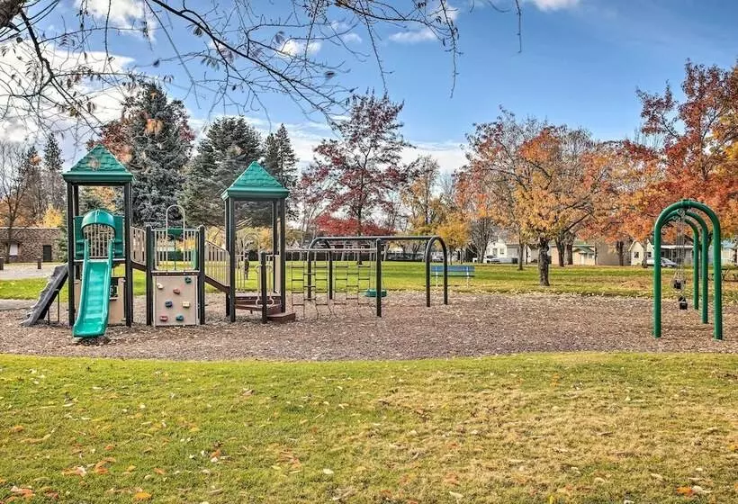 High End & Homey Family Abode: Walk Downtown!