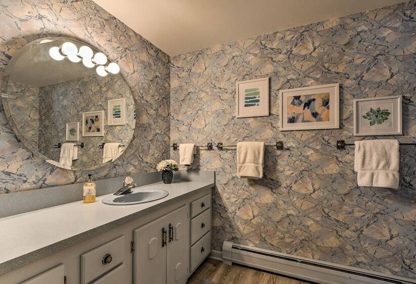 Spacious Colorado Retreat W/ Deck & Mountain Views