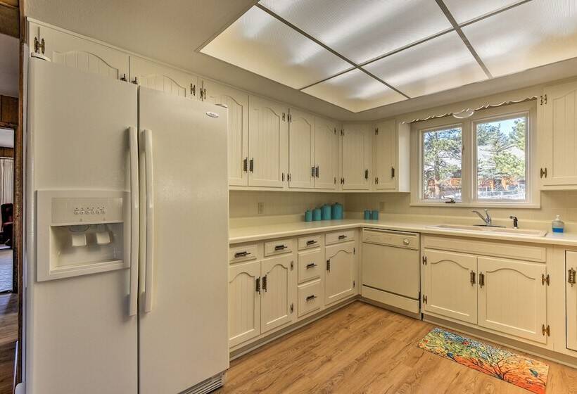 Spacious Colorado Retreat W/ Deck & Mountain Views