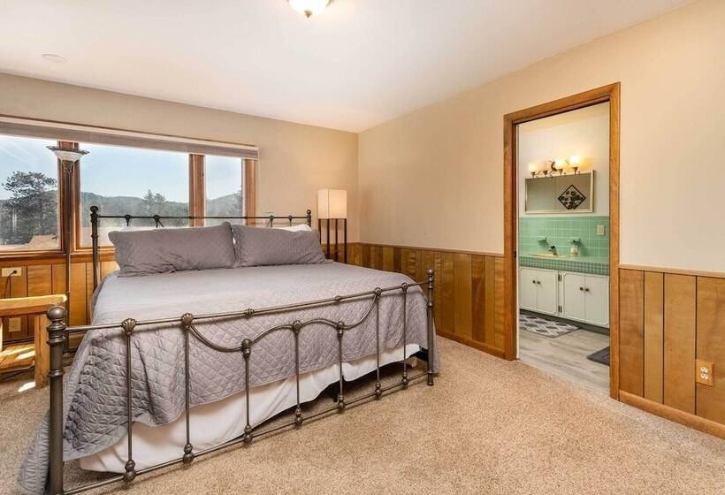 Spacious Colorado Retreat W/ Deck & Mountain Views