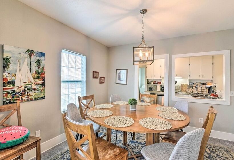 Walk To Beach: Galveston Home W/ Grill Near Pier!