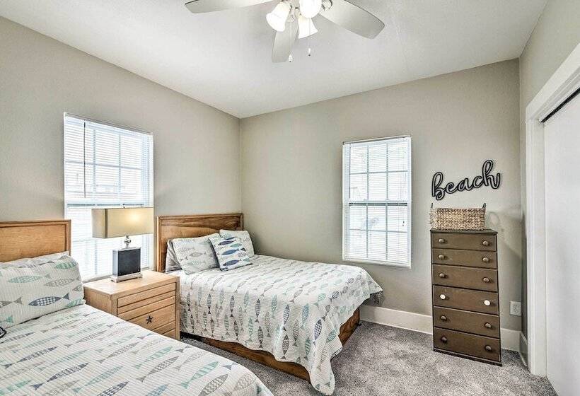 Walk To Beach: Galveston Home W/ Grill Near Pier!