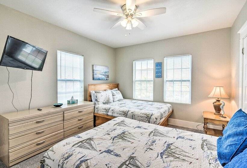 Walk To Beach: Galveston Home W/ Grill Near Pier!