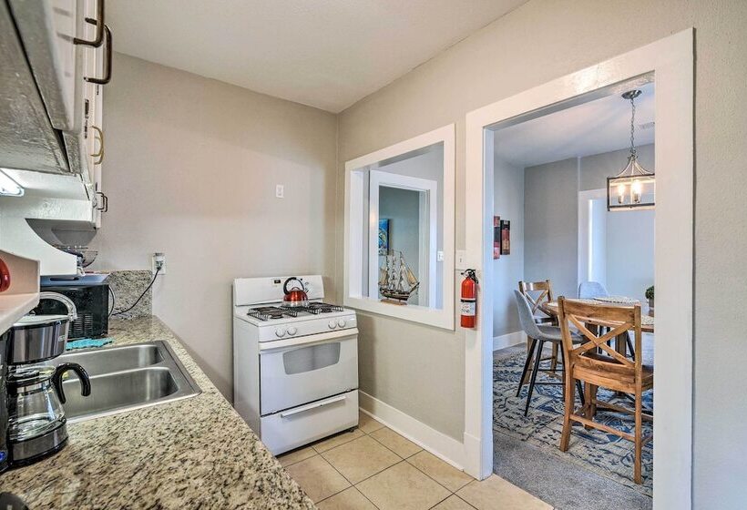 Walk To Beach: Galveston Home W/ Grill Near Pier!