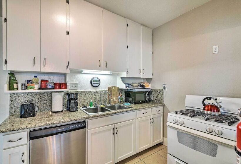 Walk To Beach: Galveston Home W/ Grill Near Pier!