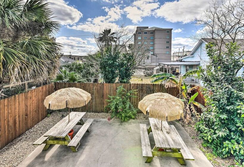 Walk To Beach: Galveston Home W/ Grill Near Pier!