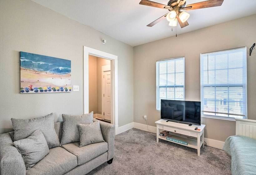 Walk To Beach: Galveston Home W/ Grill Near Pier!