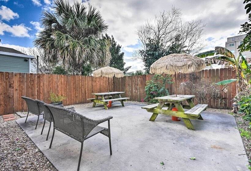 Walk To Beach: Galveston Home W/ Grill Near Pier!