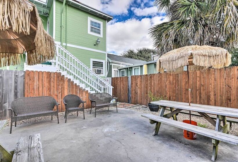 Walk To Beach: Galveston Home W/ Grill Near Pier!