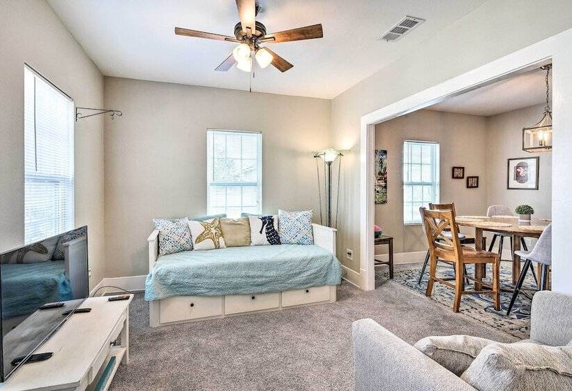 Walk To Beach: Galveston Home W/ Grill Near Pier!