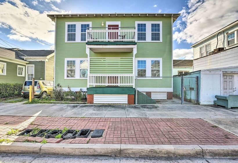 Walk To Beach: Galveston Home W/ Grill Near Pier!