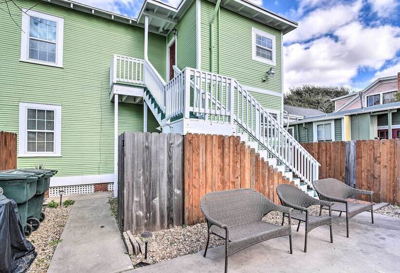 Walk To Beach: Galveston Home W/ Grill Near Pier!