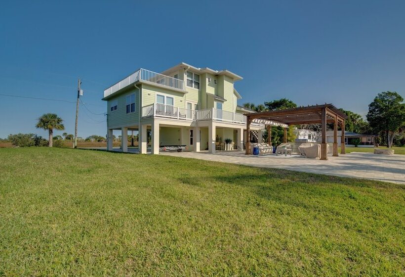 Luxe Spring Hill Home W/ Patio & Dock!