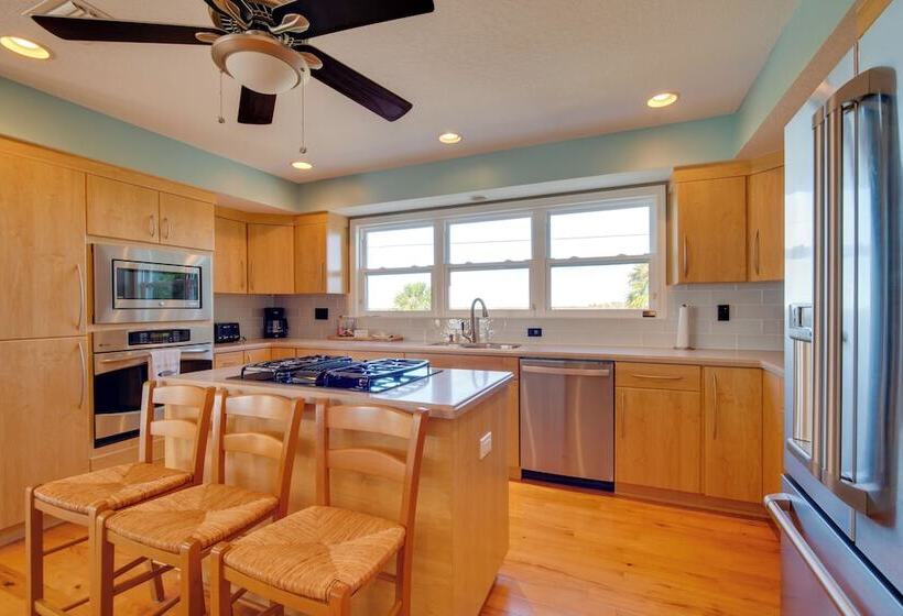 Luxe Spring Hill Home W/ Patio & Dock!