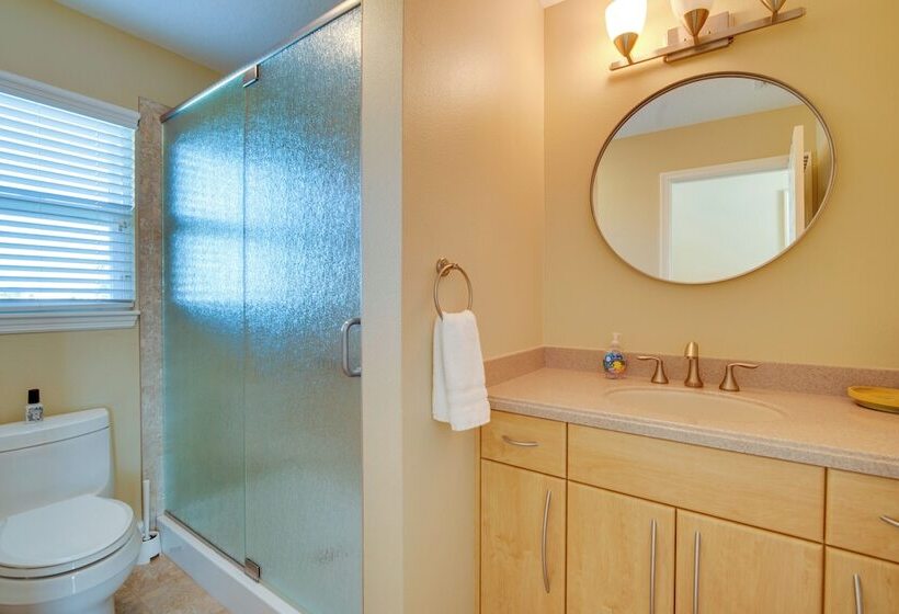 Luxe Spring Hill Home W/ Patio & Dock!