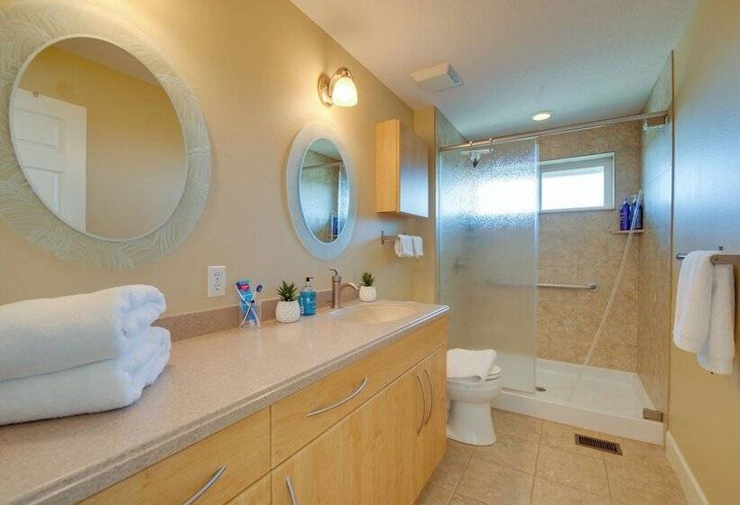 Luxe Spring Hill Home W/ Patio & Dock!