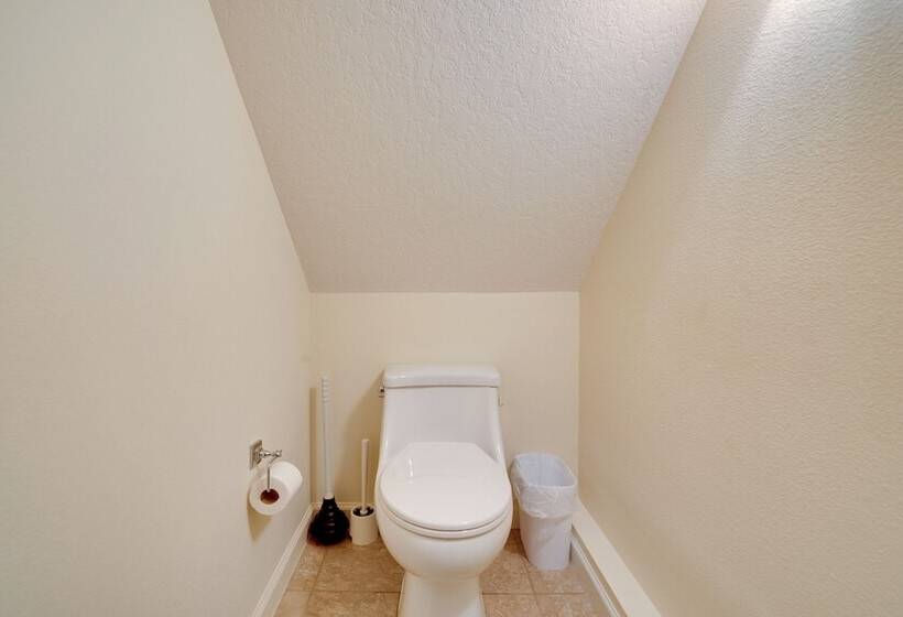 Luxe Spring Hill Home W/ Patio & Dock!