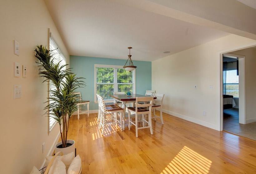 Luxe Spring Hill Home W/ Patio & Dock!