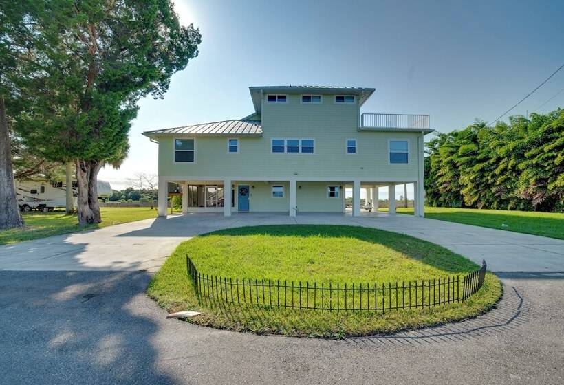 Luxe Spring Hill Home W/ Patio & Dock!