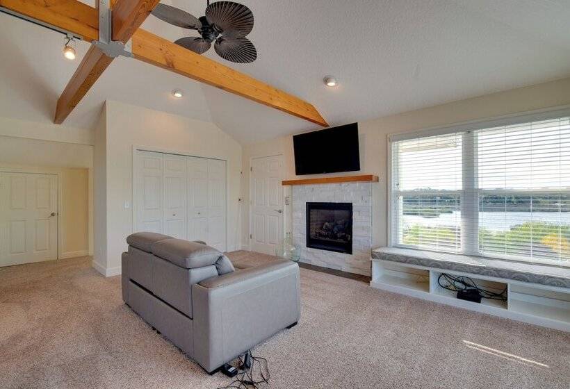 Luxe Spring Hill Home W/ Patio & Dock!