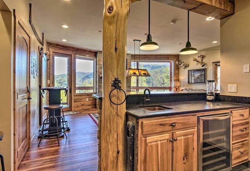 Majestic Mtn Getaway: Game Room, Decks & Hot Tub!