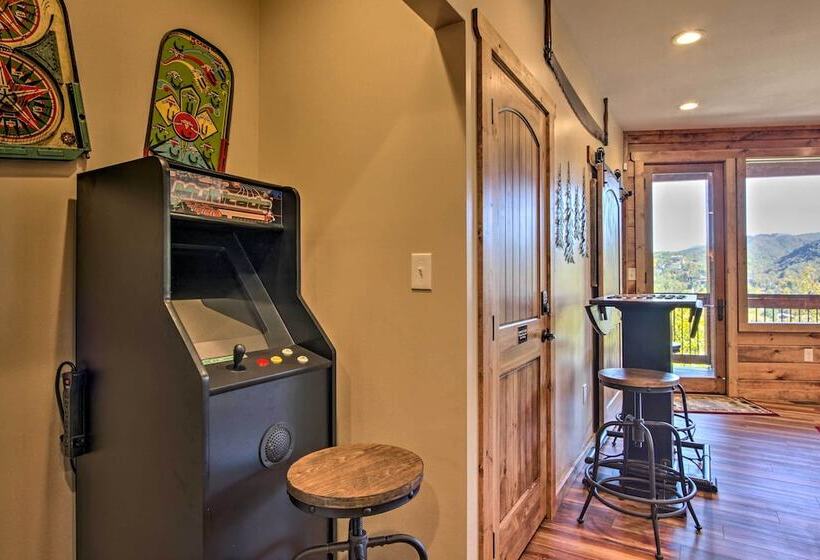 Majestic Mtn Getaway: Game Room, Decks & Hot Tub!
