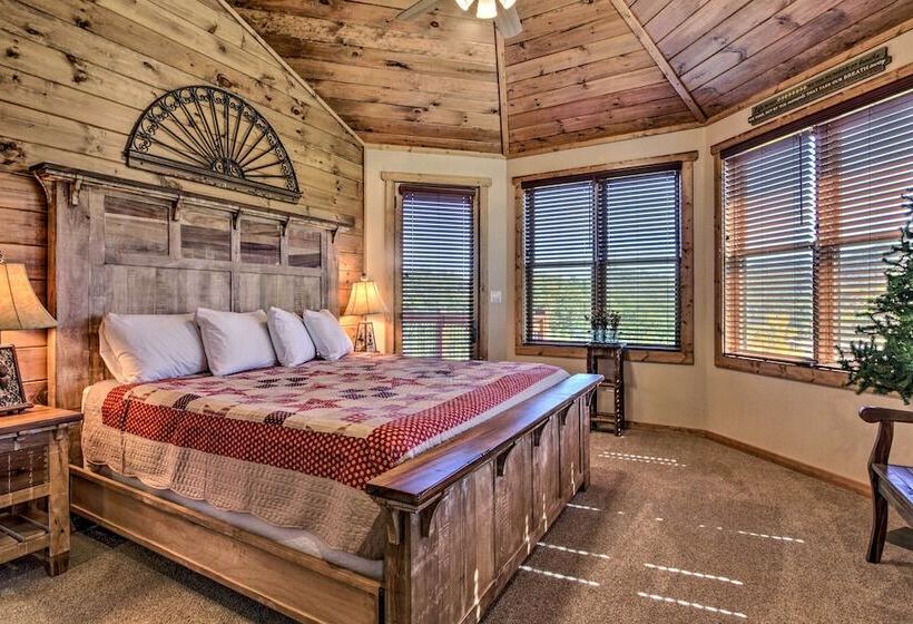 Majestic Mtn Getaway: Game Room, Decks & Hot Tub!