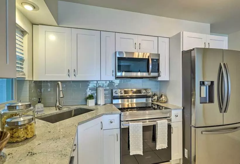 Walkable Florida Duplex: 2 Blocks To Cocoa Beach!