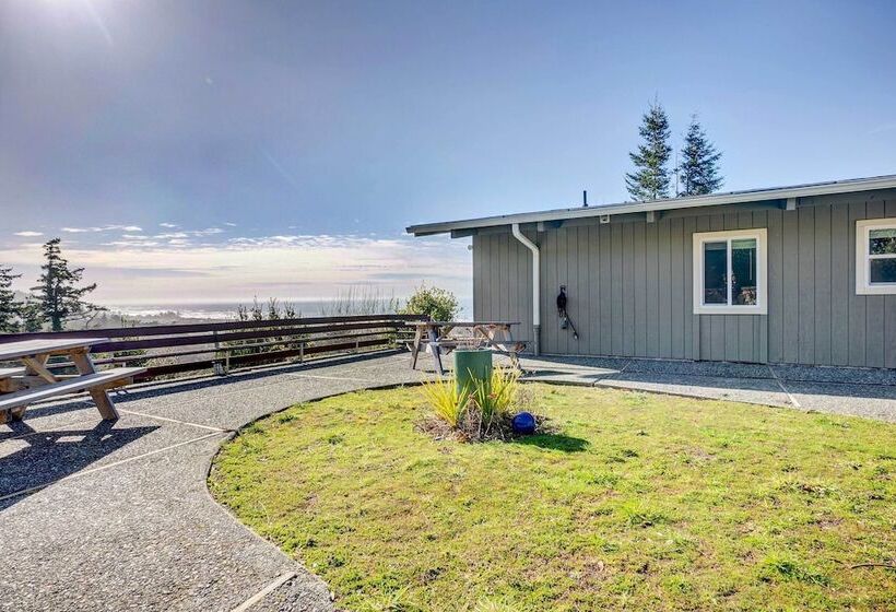 Ocean Vista Gold Beach Getaway!