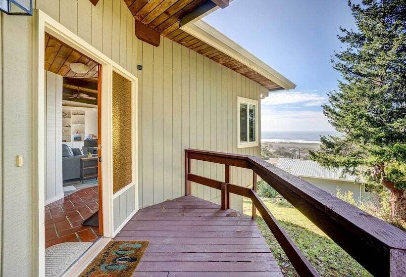 Ocean Vista Gold Beach Getaway!