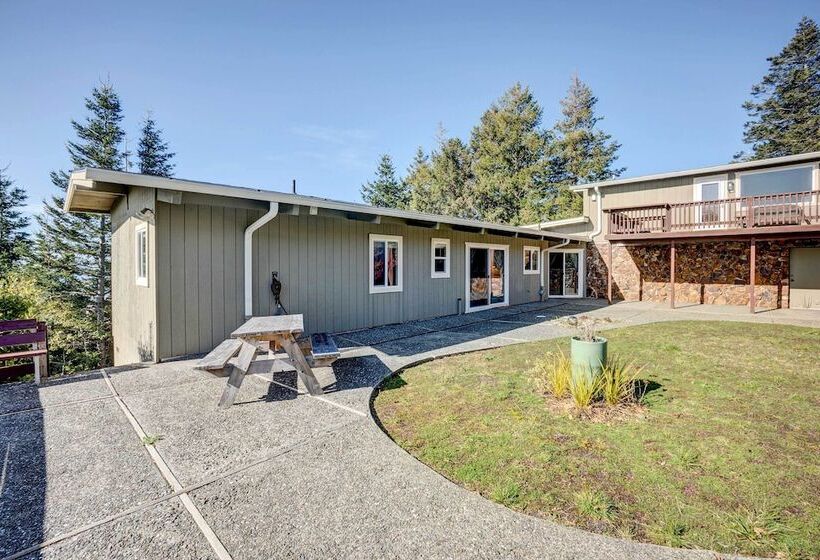 Ocean Vista Gold Beach Getaway!