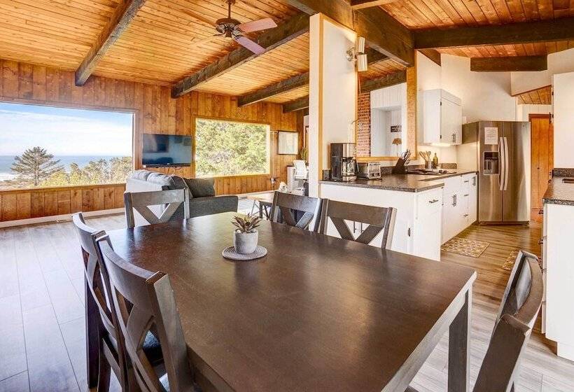 Ocean Vista Gold Beach Getaway!