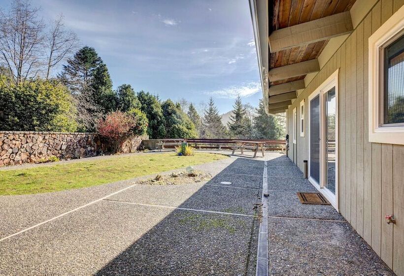 Ocean Vista Gold Beach Getaway!