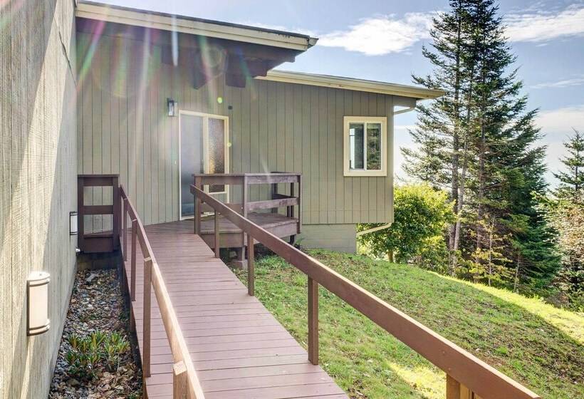 Ocean Vista Gold Beach Getaway!