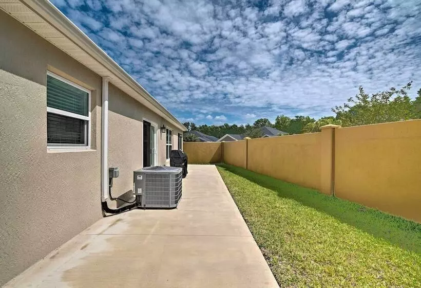 Open Concept Wildwood Home W/ Lanai & Yard!
