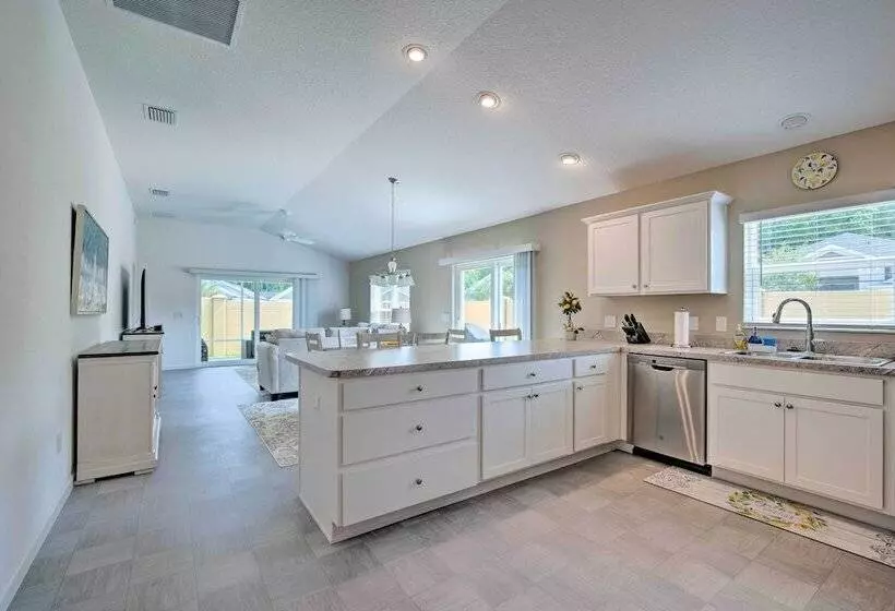 Open Concept Wildwood Home W/ Lanai & Yard!