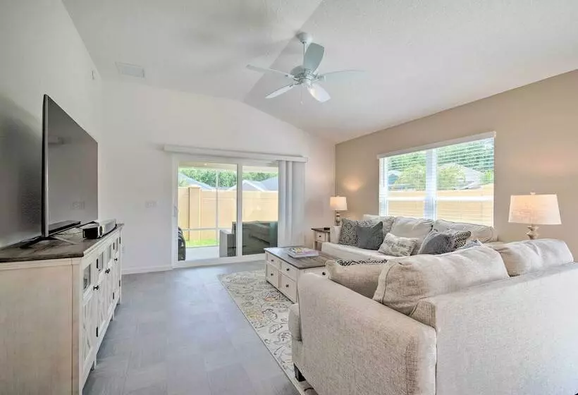 Open Concept Wildwood Home W/ Lanai & Yard!