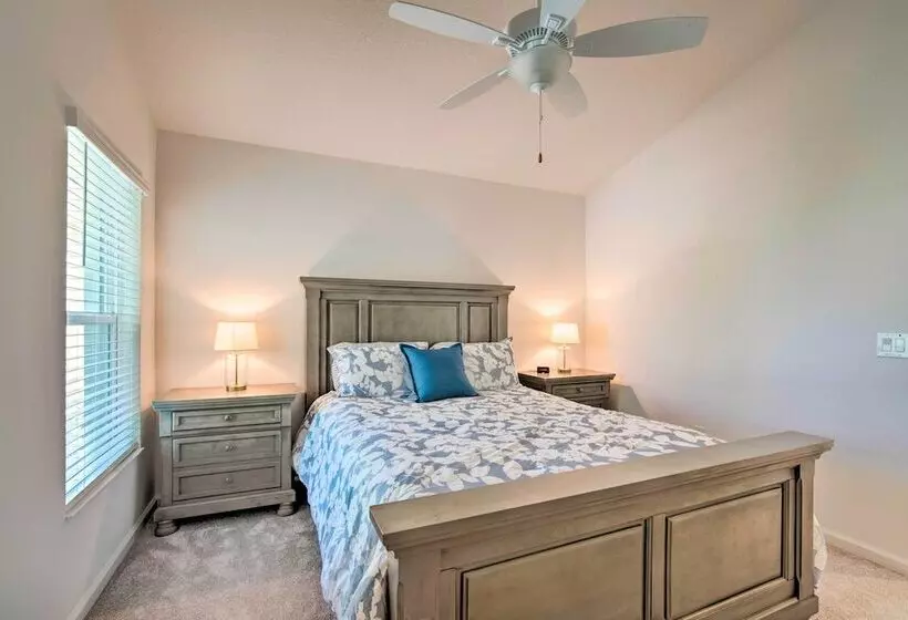 Open Concept Wildwood Home W/ Lanai & Yard!