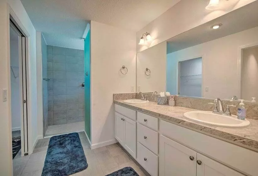 Open Concept Wildwood Home W/ Lanai & Yard!