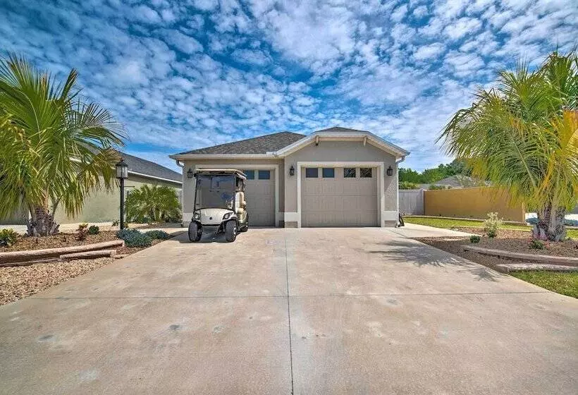 Open Concept Wildwood Home W/ Lanai & Yard!