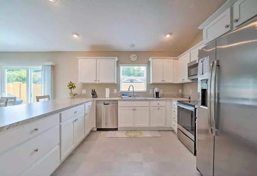 Open Concept Wildwood Home W/ Lanai & Yard!