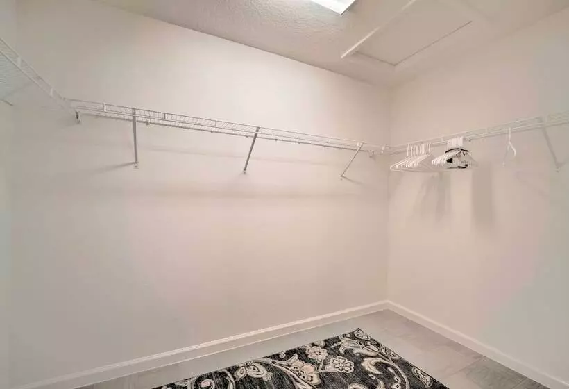 Open Concept Wildwood Home W/ Lanai & Yard!