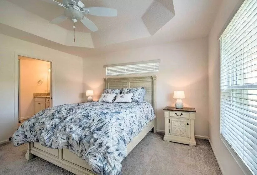 Open Concept Wildwood Home W/ Lanai & Yard!