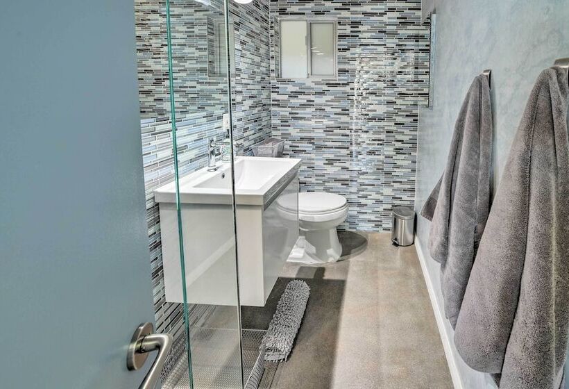 Palm Springs Home W/ Private Pool & Hot Tub!