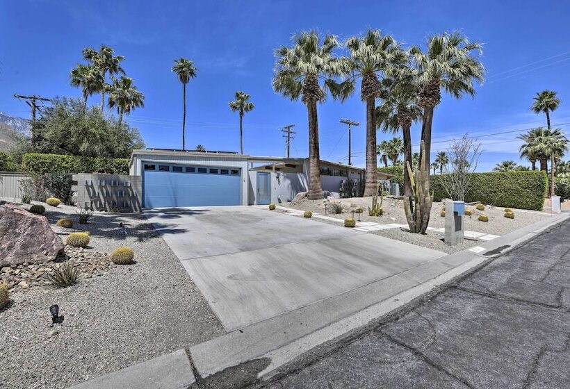 Palm Springs Home W/ Private Pool & Hot Tub!