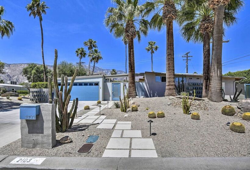 Palm Springs Home W/ Private Pool & Hot Tub!