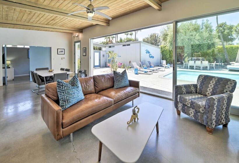 Palm Springs Home W/ Private Pool & Hot Tub!