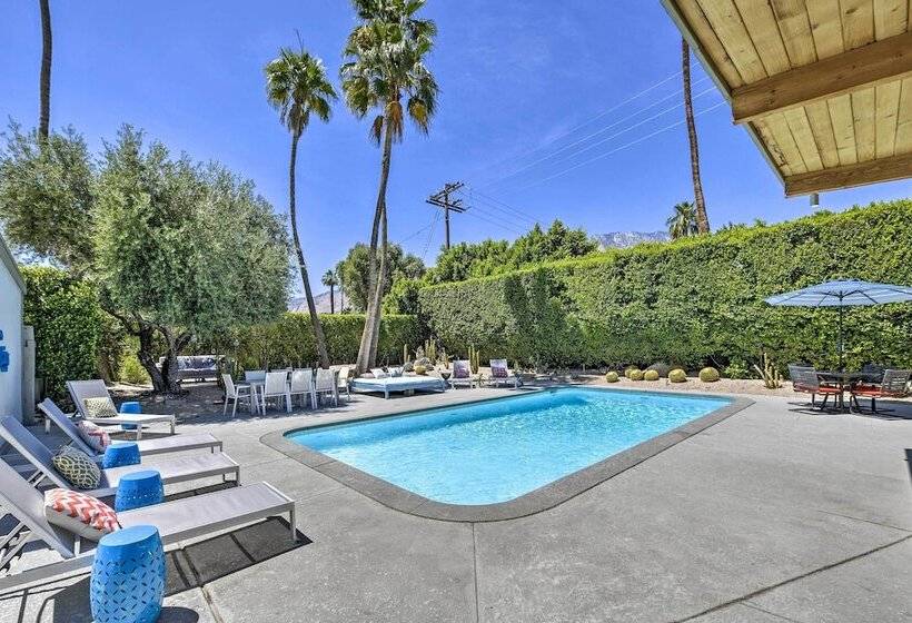 Palm Springs Home W/ Private Pool & Hot Tub!